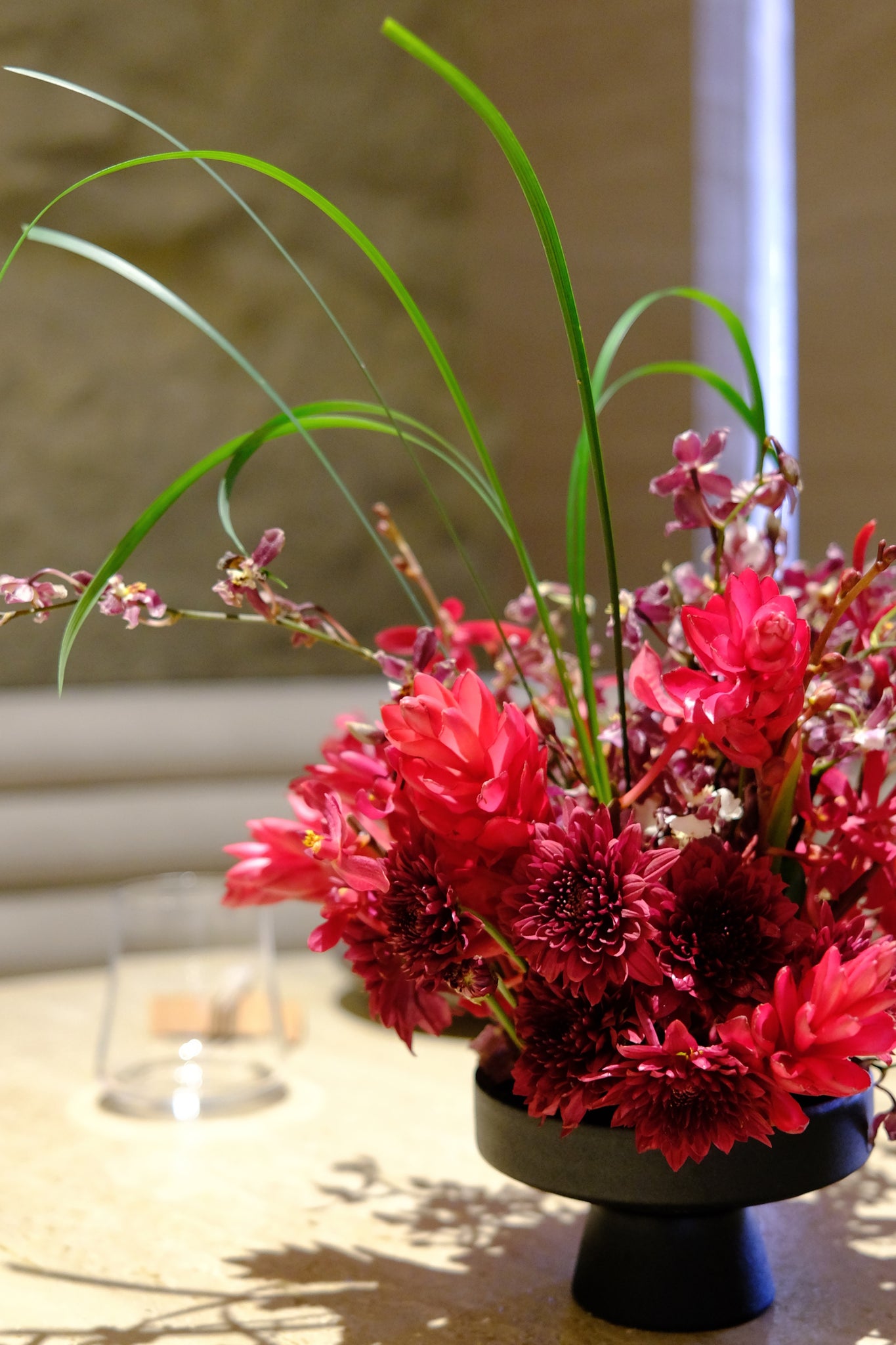 Botanical Floral Ikebana Table Arrangement At Fiz Restaurant 04