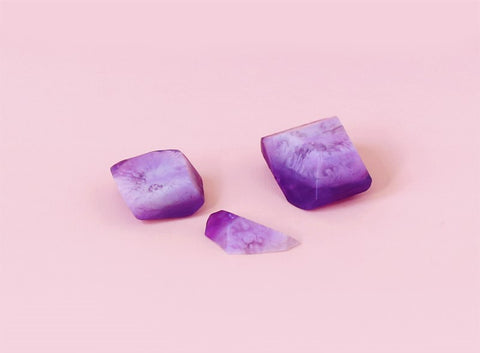 https://thepapermama.com/2016/07/gemstone-soap-diy/