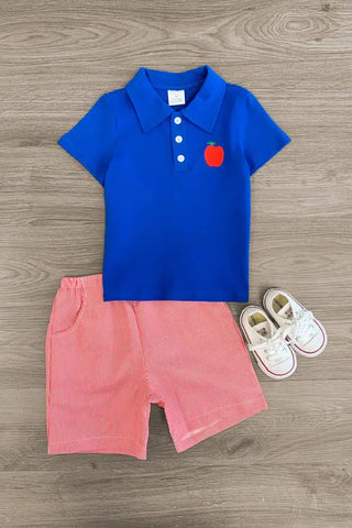 Polo azul con short de rayas rojas y blancas para la vuelta al cole