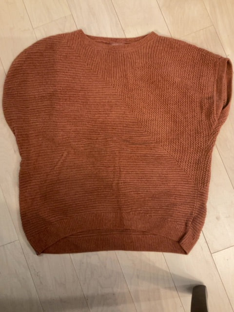 {{ClientCode}} CARAMEL BAREFOOT DREAMS Sleeveless SWEATER, L