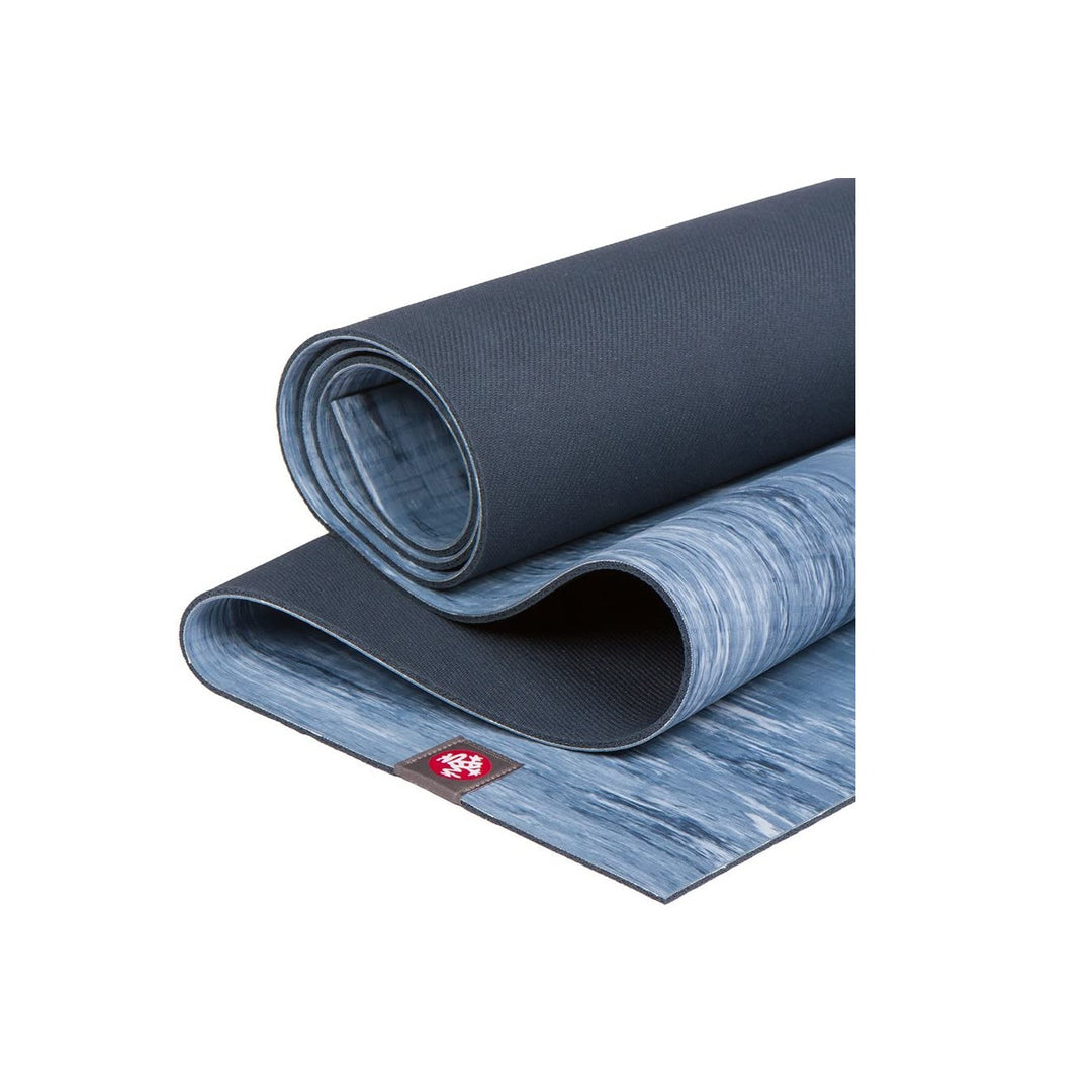 Manduka eKOlite Yoga Mat ââ‚¬â€œ Premium 4mm Thick Mat, Lightweight, High  Performance Grip, Support and Stability in Yoga, Pilates, Gym, Fitness, 71  Inches, Deep Sea : : Sports, Fitness & Outdoors