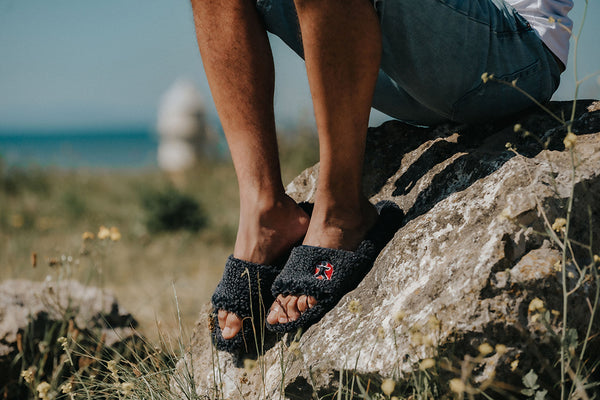 Men's summer slider slippers indoor or outdoor