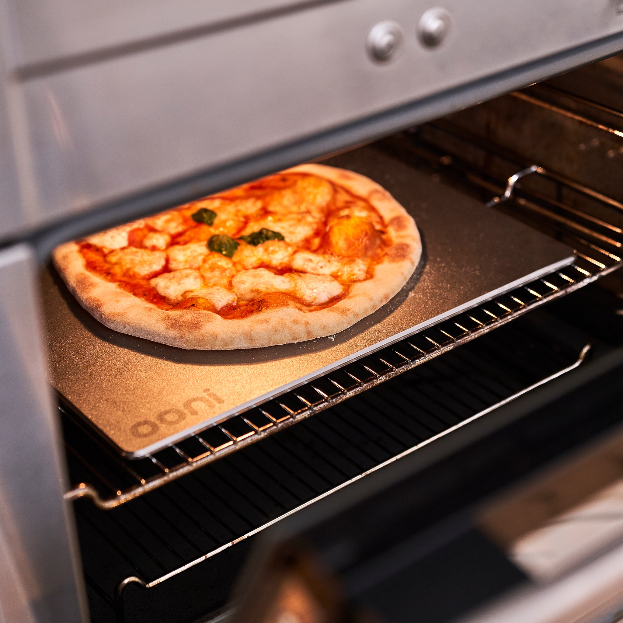 Plaque en acier inox pour la pizza cuite au four