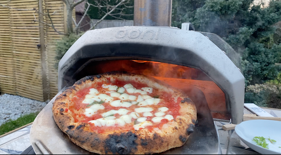 Cooking Neapolitan Pizza in Ooni Karu 12