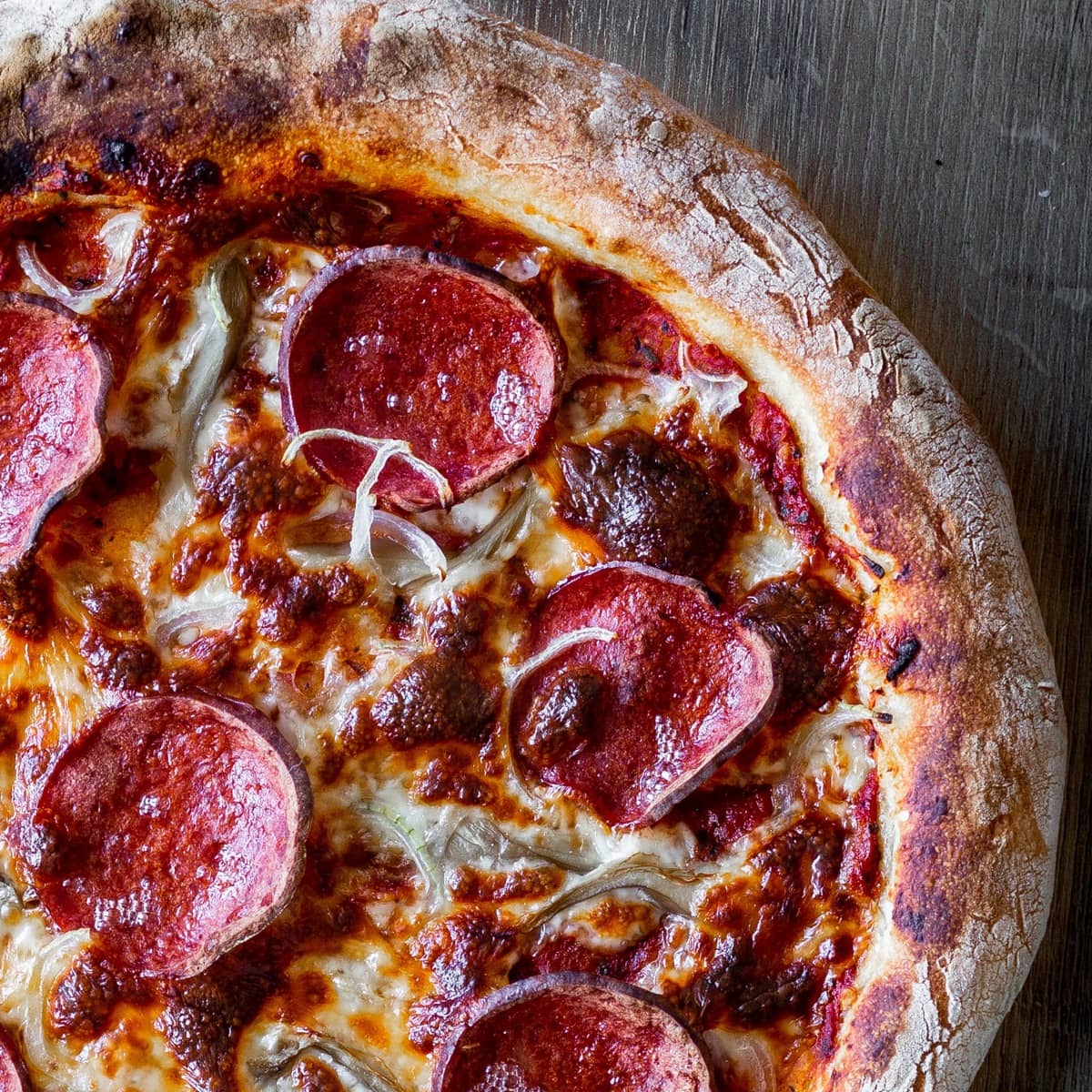 Use Jar Goods Classic Spicy tomato sauce to make the best homemade pizza