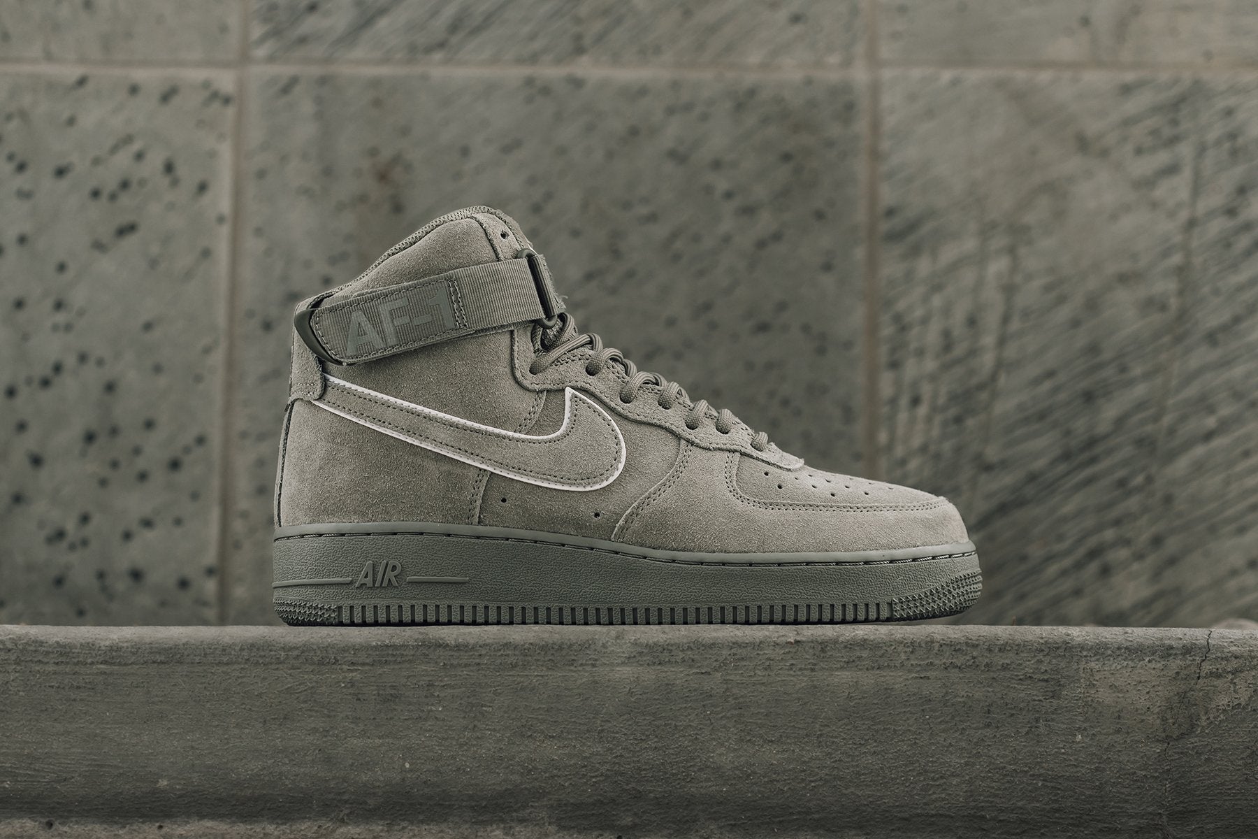 nike air force 1 07 lv8 dark stucco