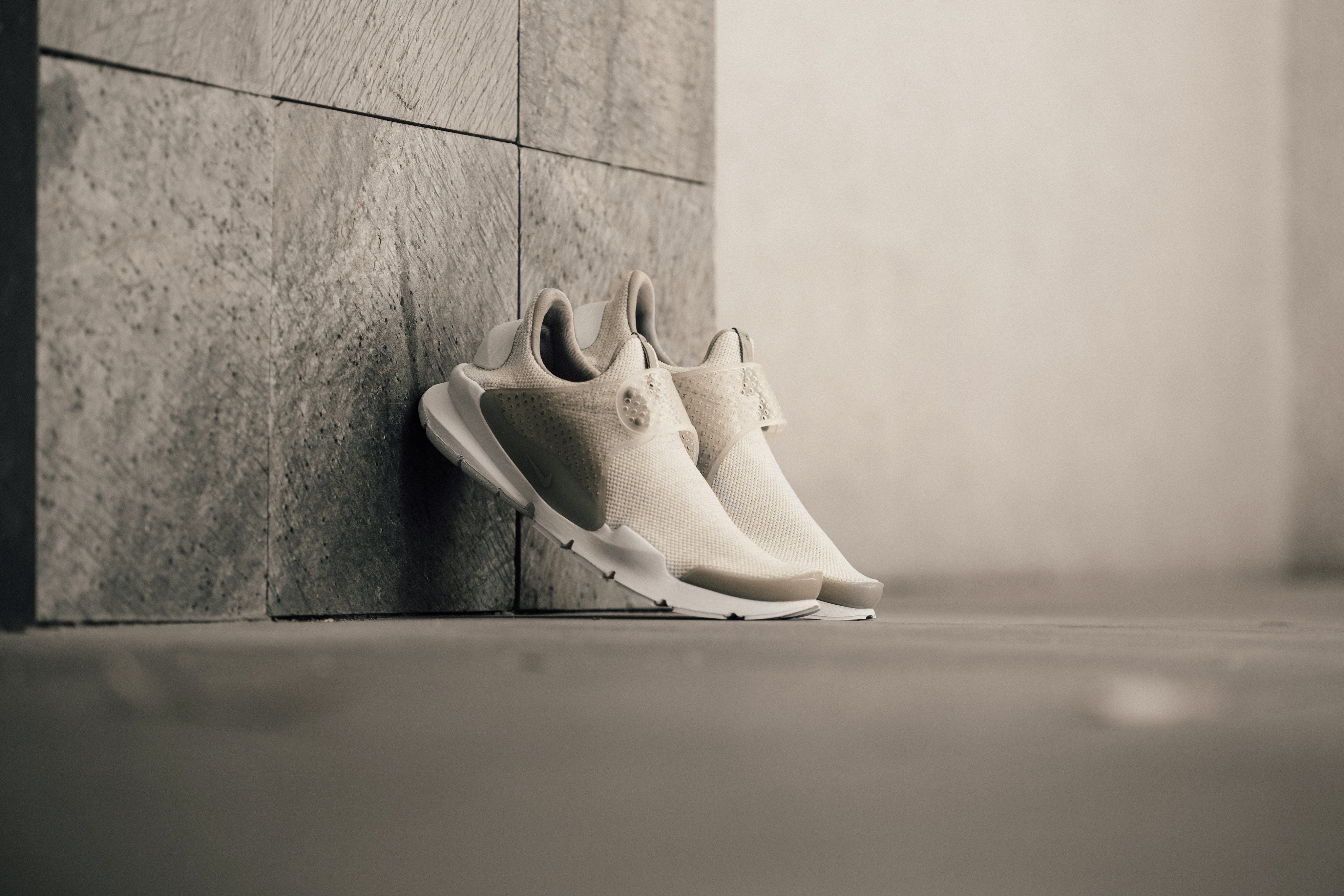 Nike Sock Dart SE In Sail/Cobblestone Available Now – Feature