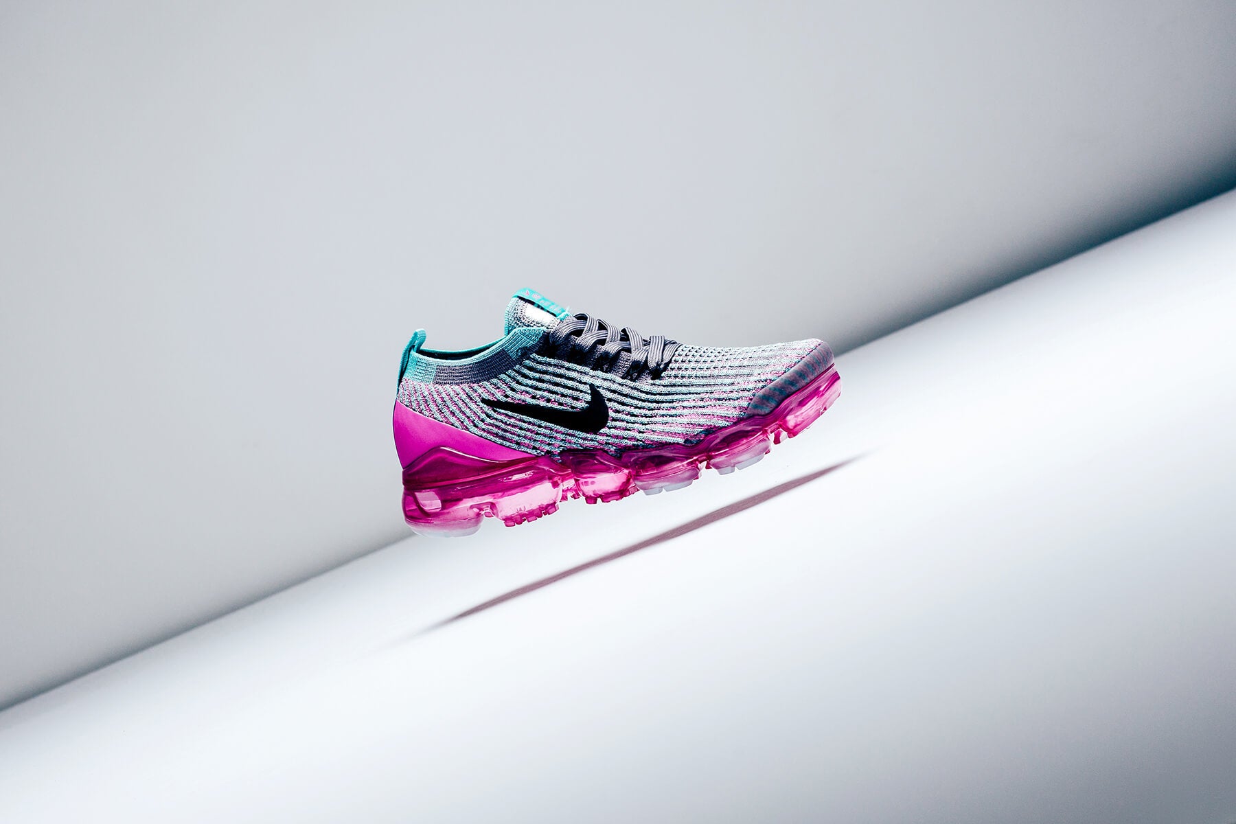 vapormax gunsmoke fuchsia