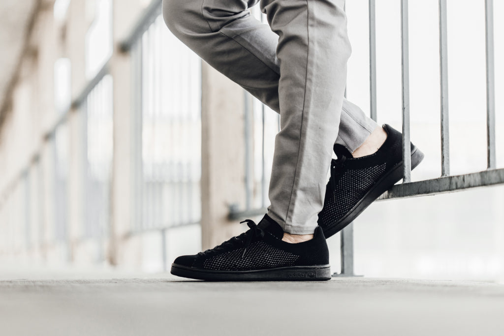 Frosset Senator Cater Adidas Originals Stan Smith Black 'Primeknit' Available Now – Feature