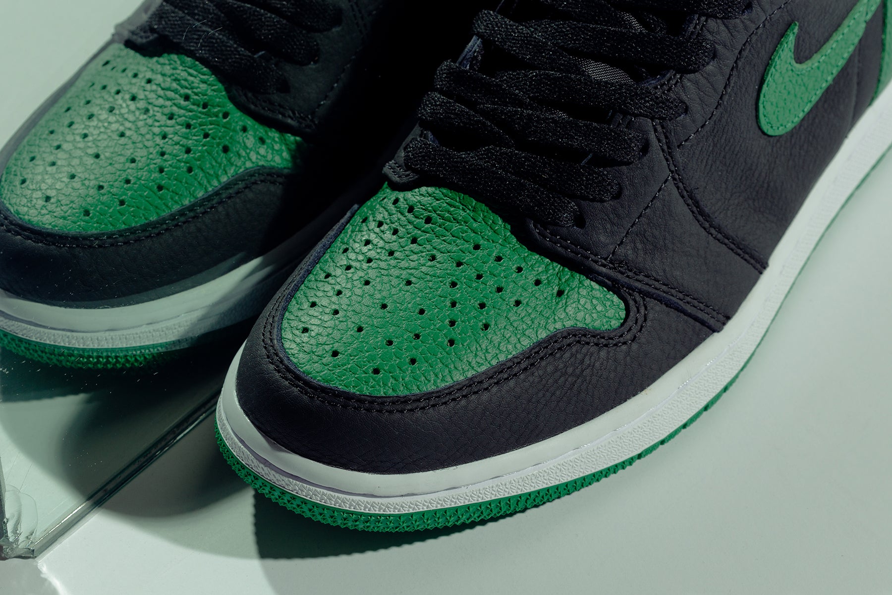 Air Jordan 1 Retro High OG 'Pine Green 