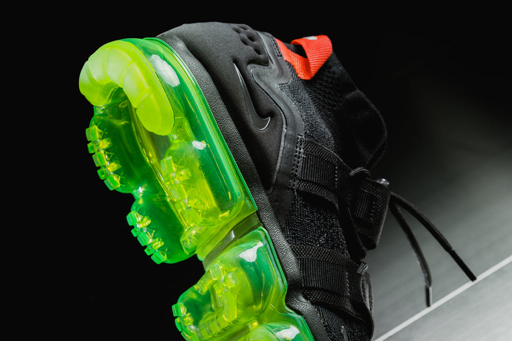 nike air vapormax utility black volt bright crimson