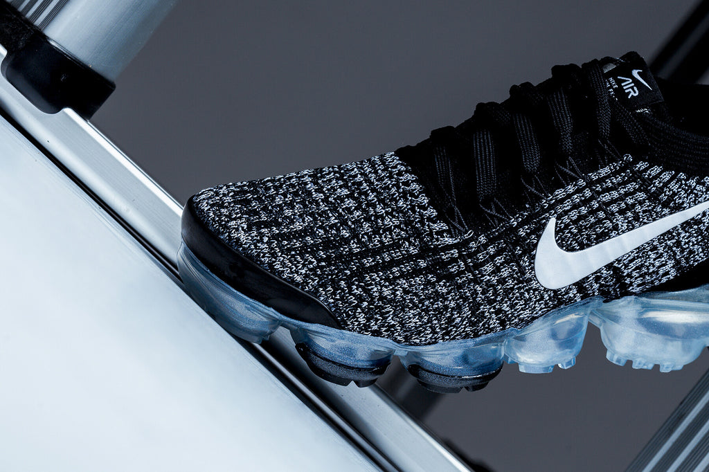 nike air vapormax flyknit 3 women's black and white