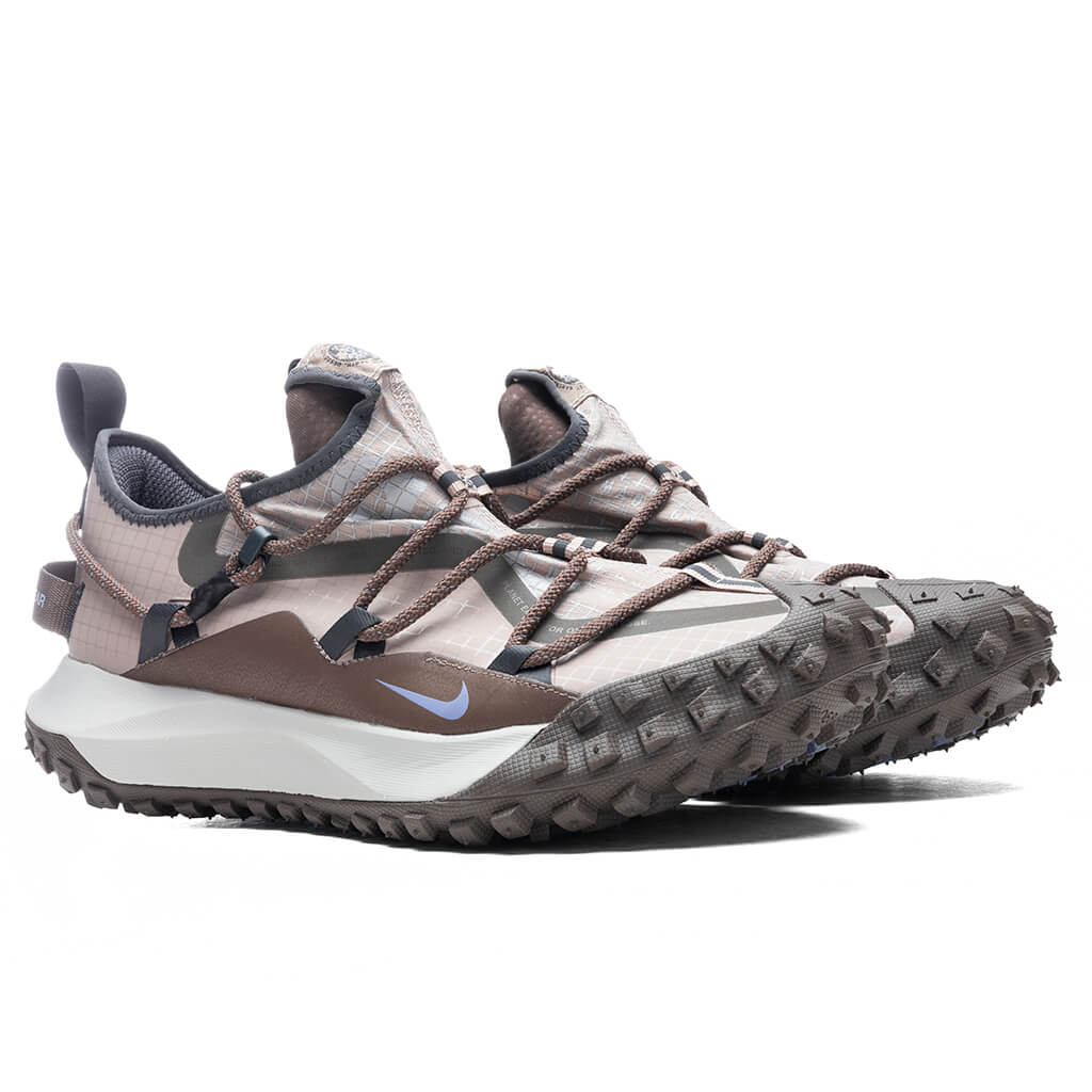 Nike ACG Mountain Fly Low SE - Ironstone/Malt/Light Iron Ore/Light Bon ...