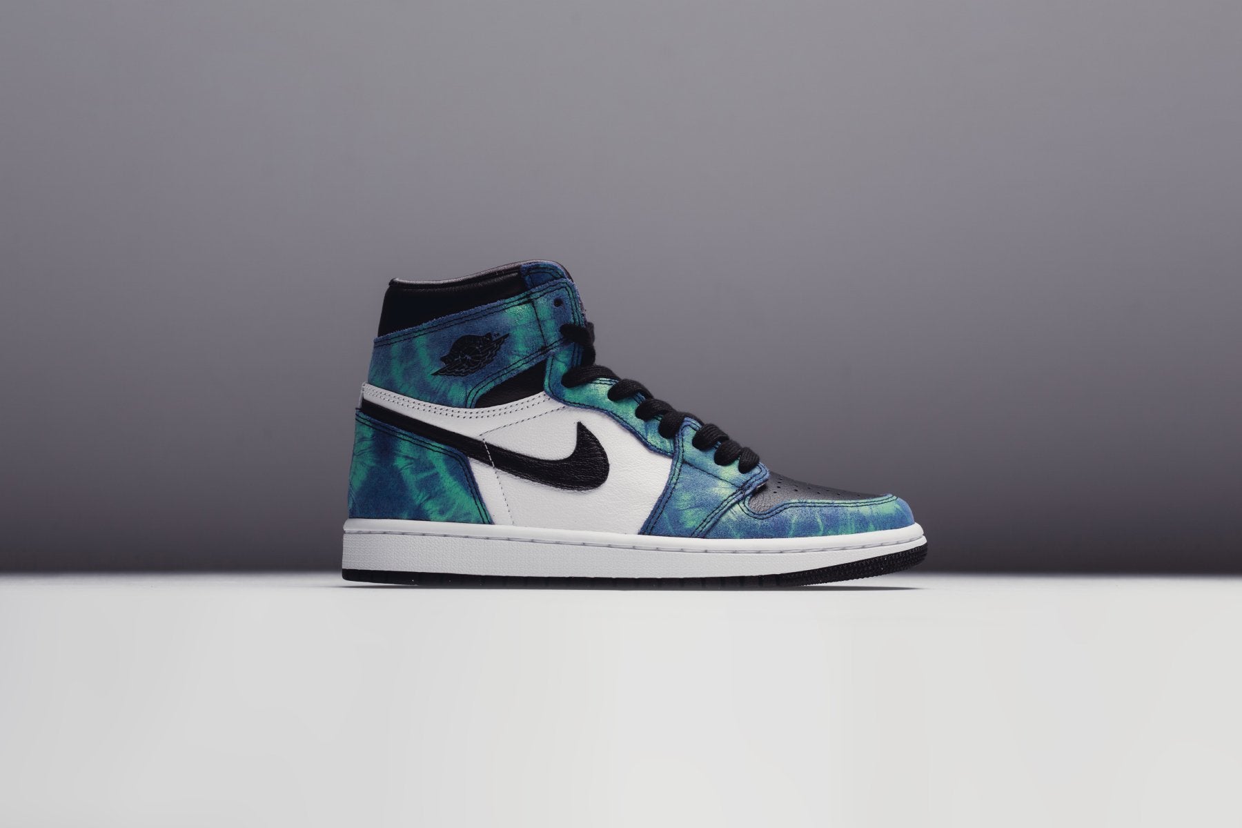 air jordan 1 high og white black aurora green