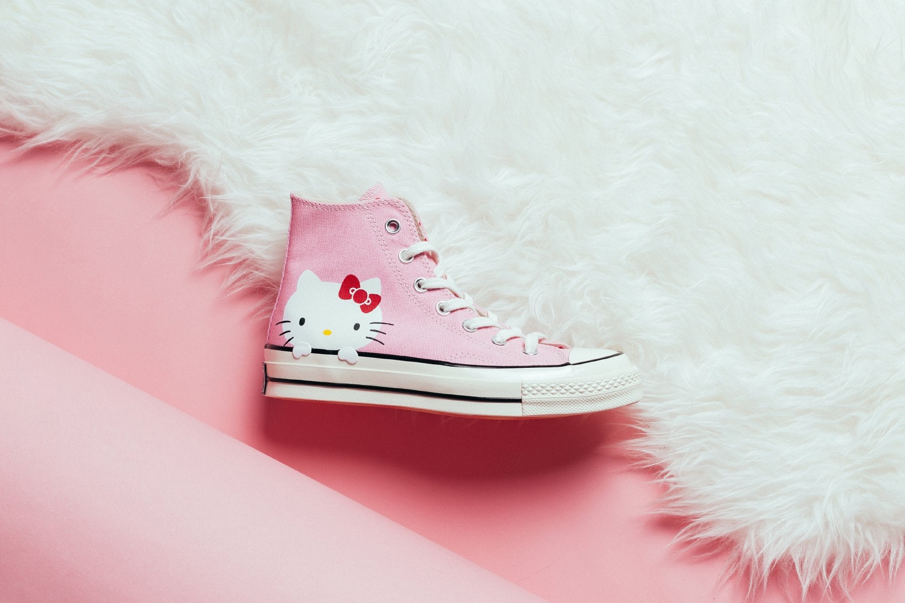 converse pink hello kitty