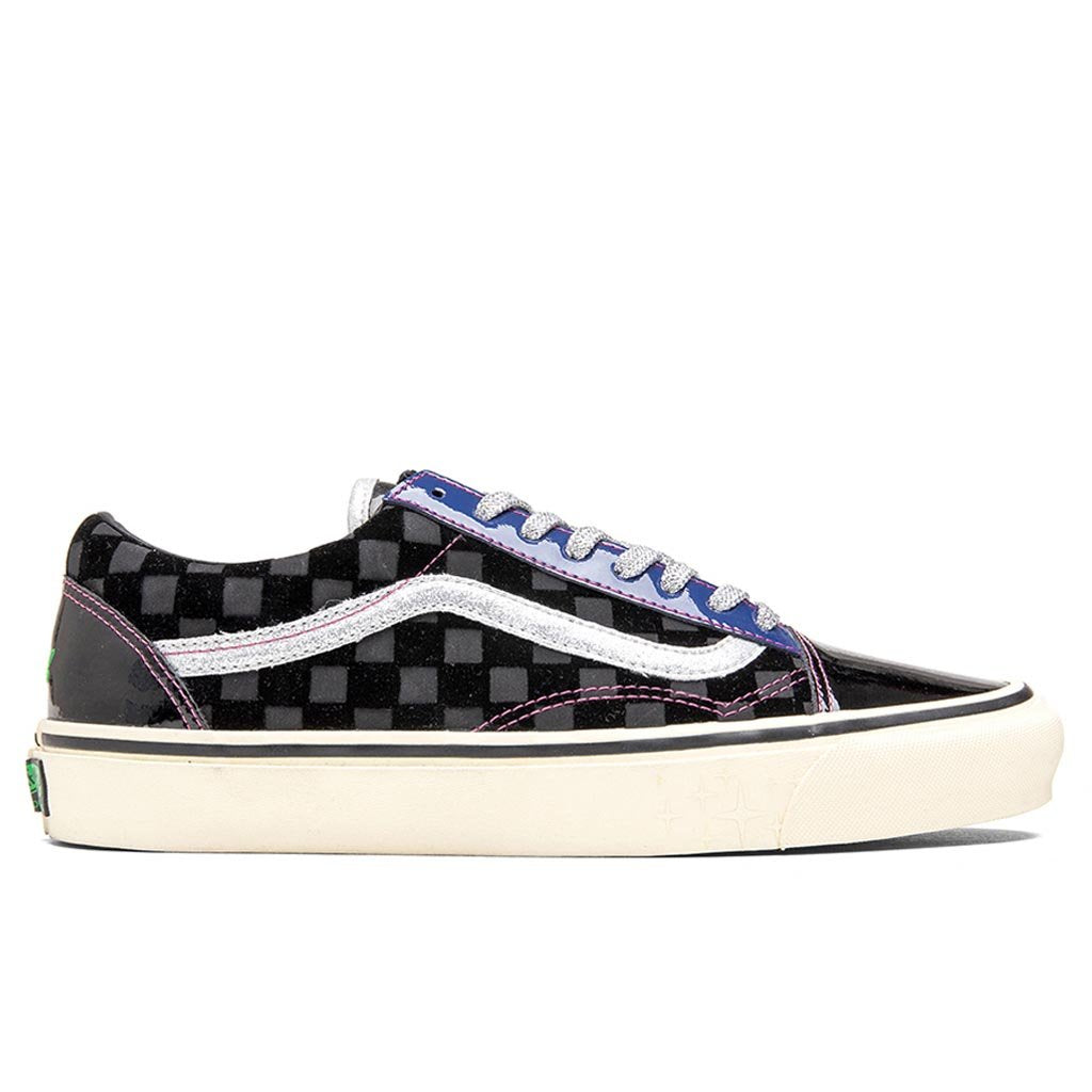 feature vans vault