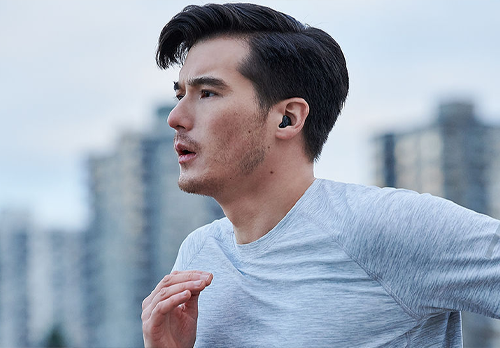 person running wearing hearing aids.