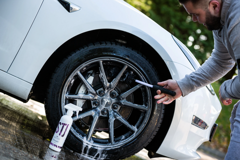 Stjarnagloss Hjull wheel cleaner. Fallout remover to remove iron contamination from car and bodywork. safe wheel cleaner that turns red. Stjarnagloss Ireland