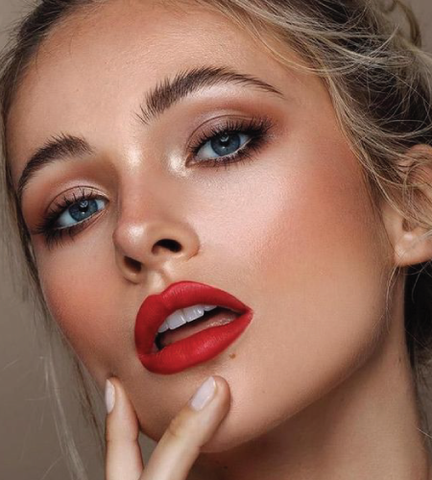 People Are Using Their Lipstick Prints As Valentine's Day Eye Makeup — See  How to Recreate the TikTok Trend