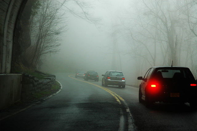 在大霧中駕駛