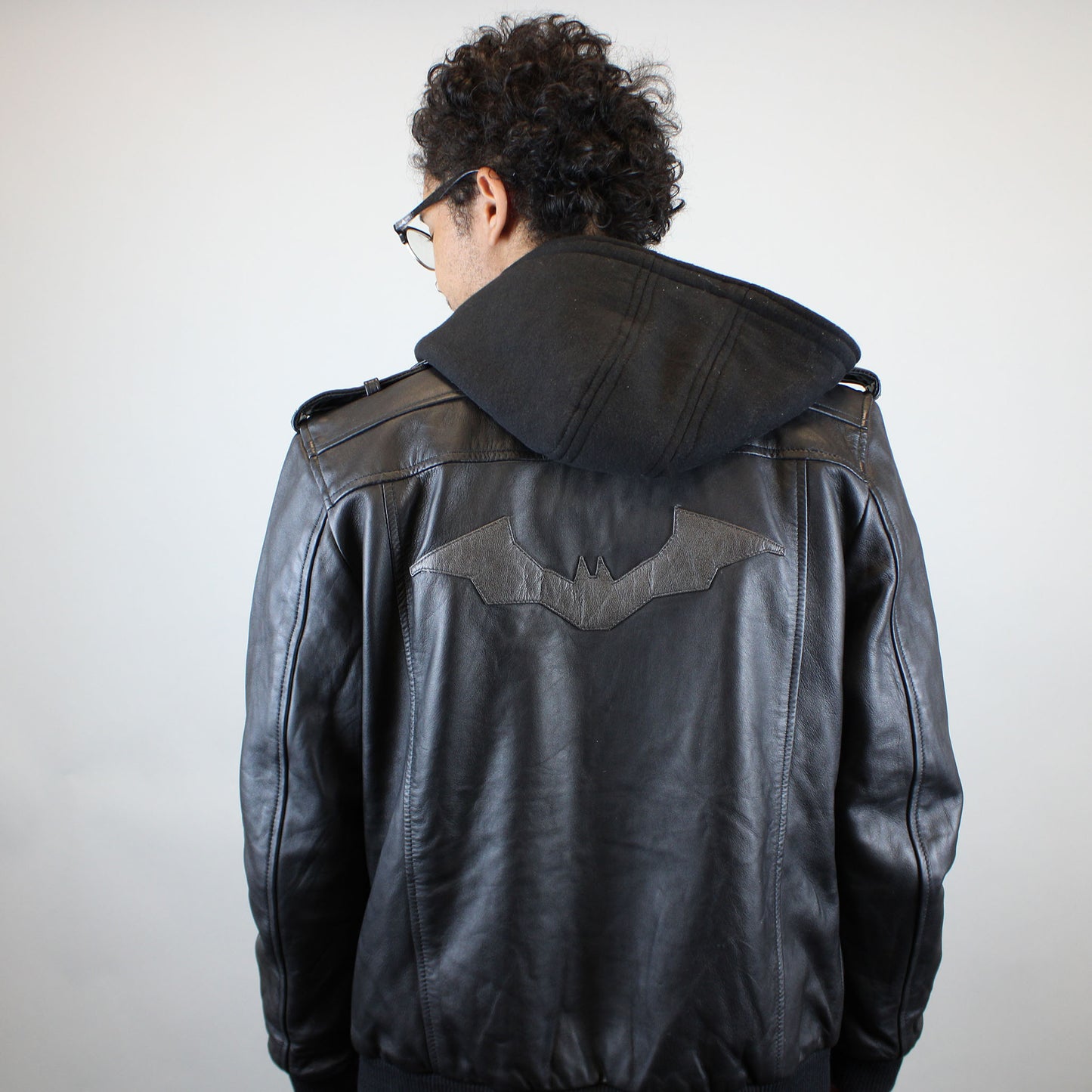 Calligrapher Vooruitzien Ik heb het erkend Batman Symbol (DC Comics) Black Leather Jacket with Removable Hoodie I –  Collector's Outpost