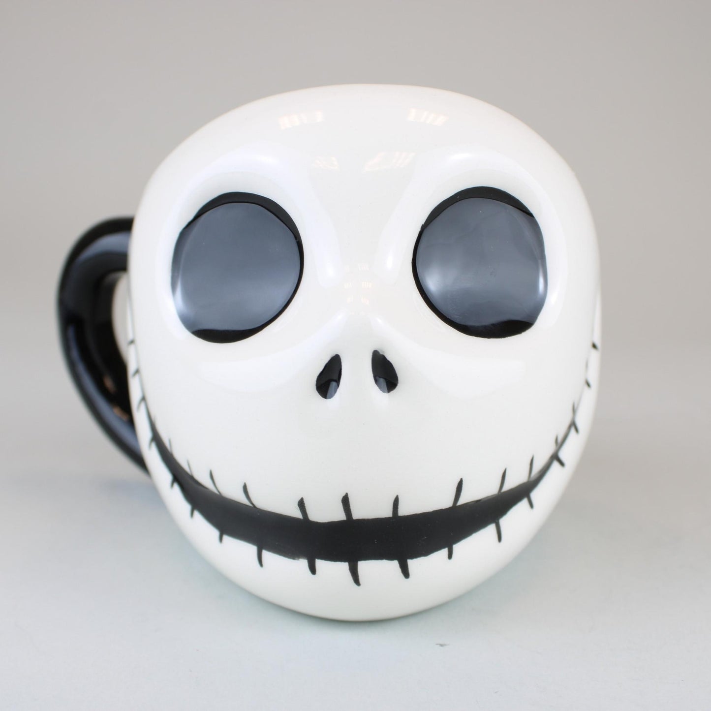 https://cdn.shopify.com/s/files/1/0409/4971/1001/products/jack-skellington-nightmare-before-christmas-16-oz-sculpted-ceramic-mug_1445x.jpg?v=1665163378