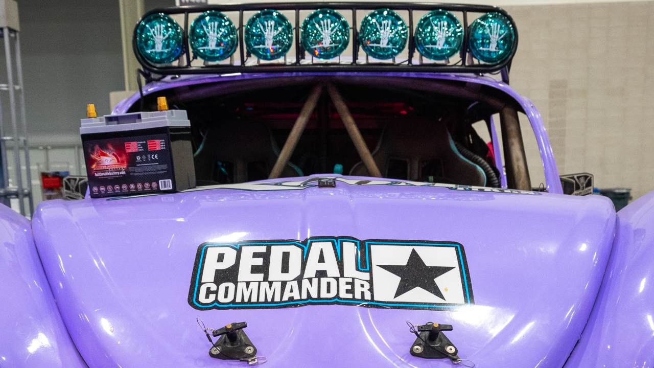 pedal-commander-sticker