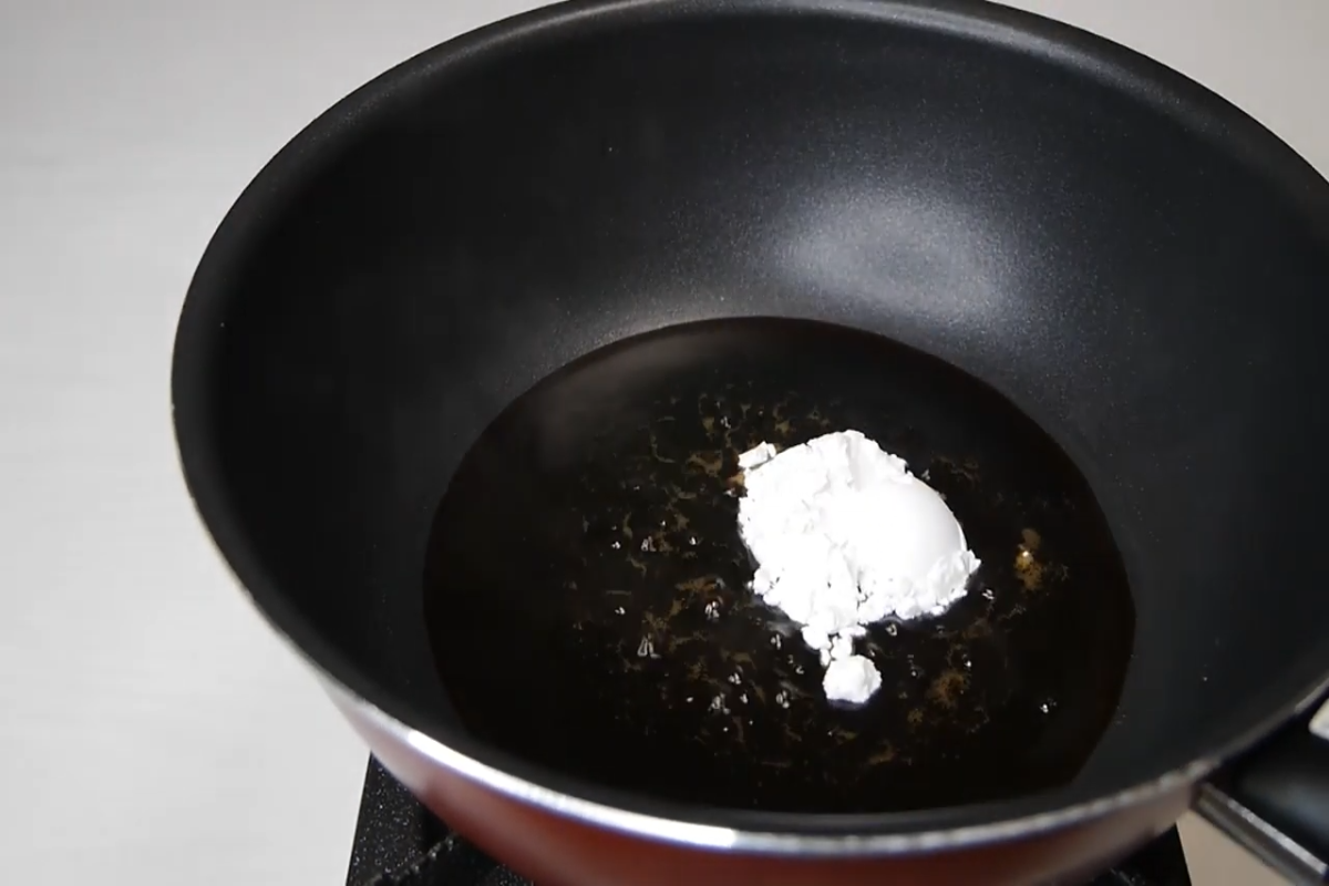 cornstarch in pan