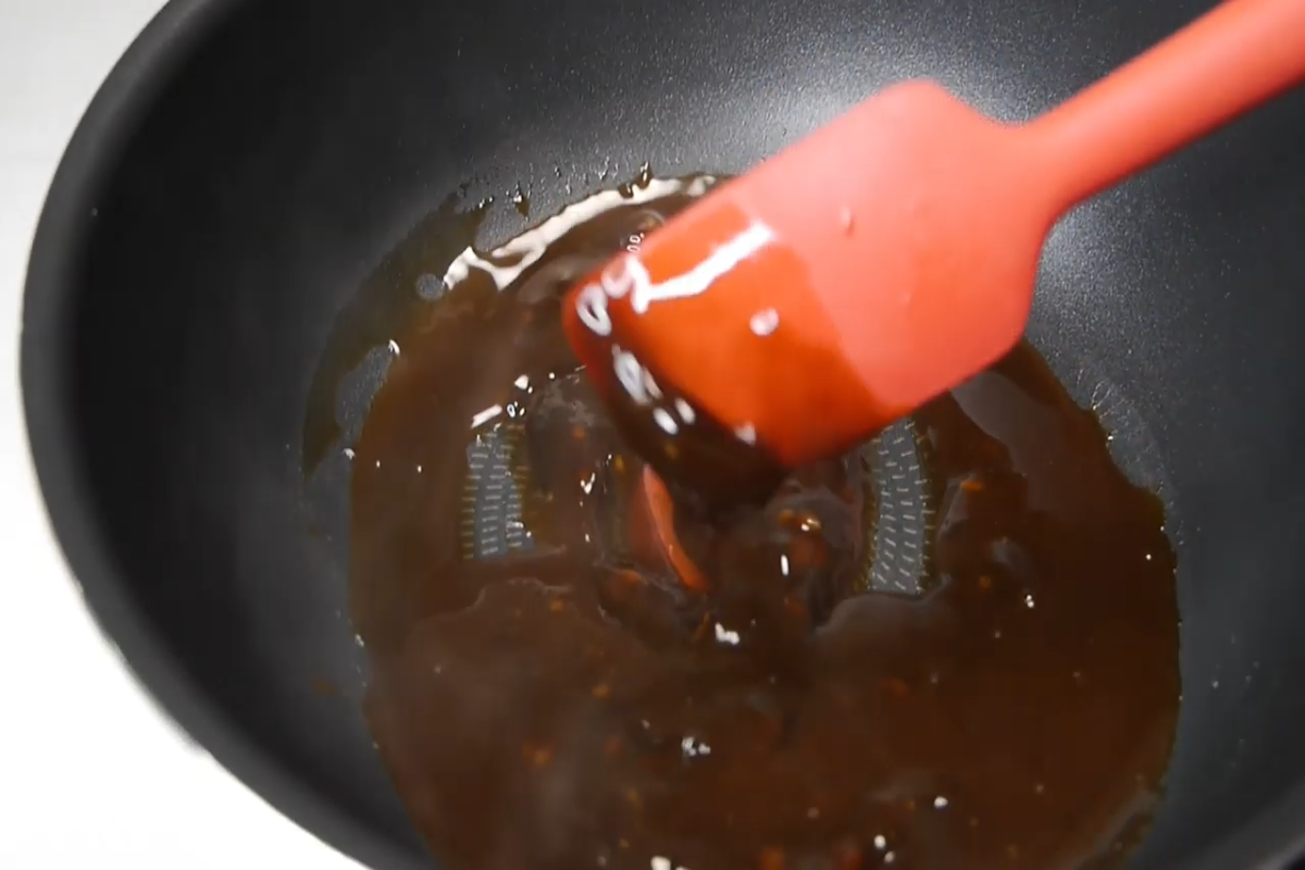 starch and sugar thickening in pan
