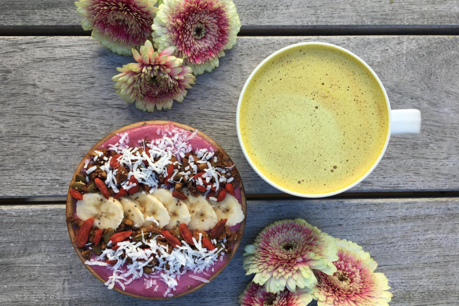 turmeric latte and smoothie bowl 