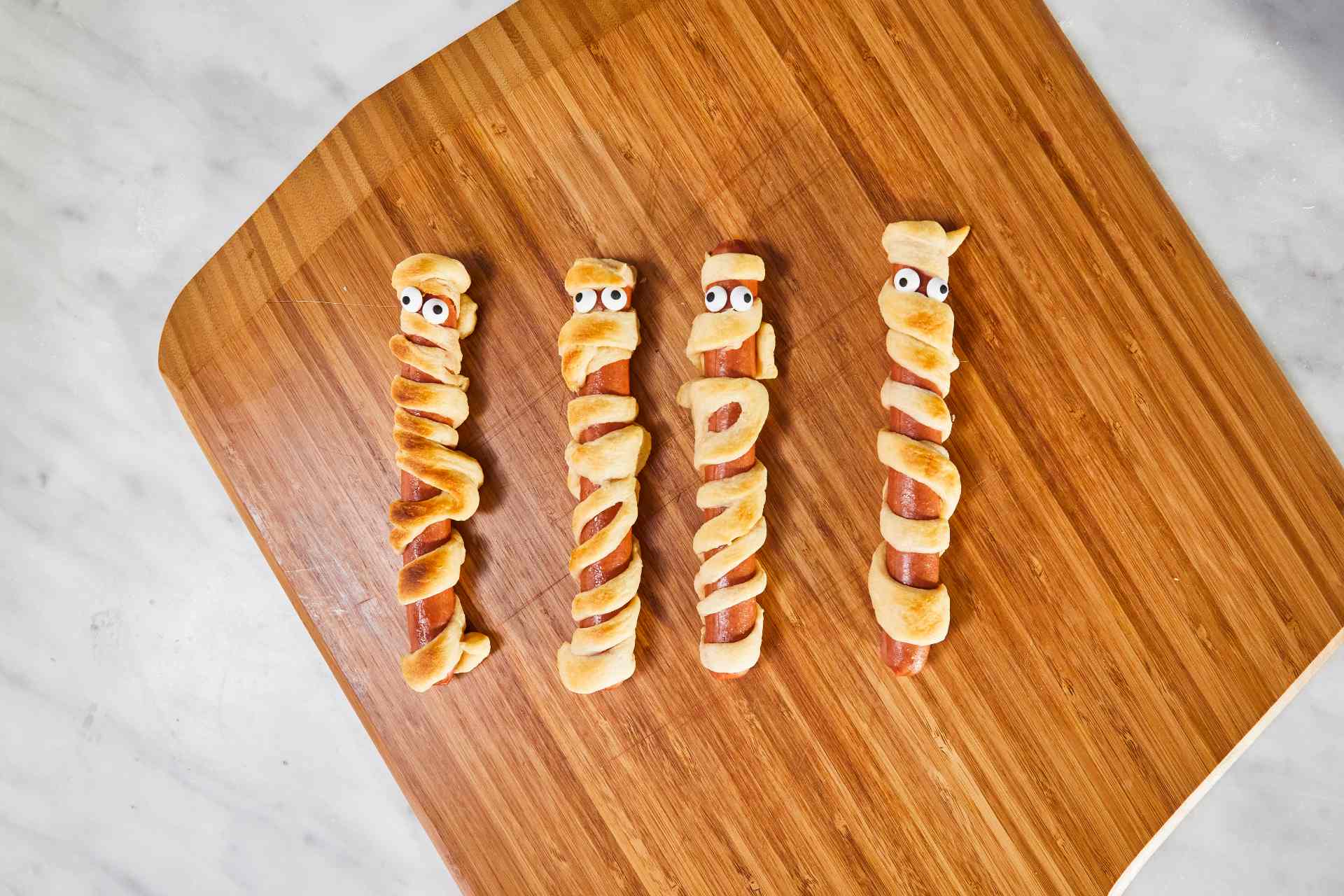 Halloween Hotdog-Mumien