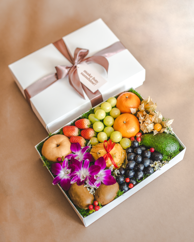 Dry Fruits And Chocolate Gift Basket at Rs 500/pack | Gift Packaging Box in  Meerut | ID: 20283923755