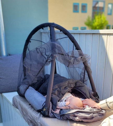 Sleepbag med insektnet som alternativ til en varm barnevogn