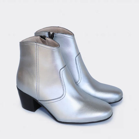 Bright vegan shoes - Good guys don't wear leather silver boots