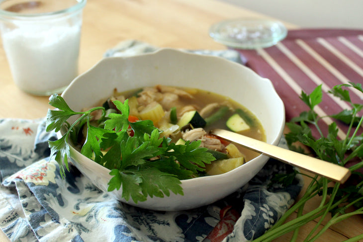  image en vedette: Soupe de poulet de Base de branche avec Bouillon d'os 