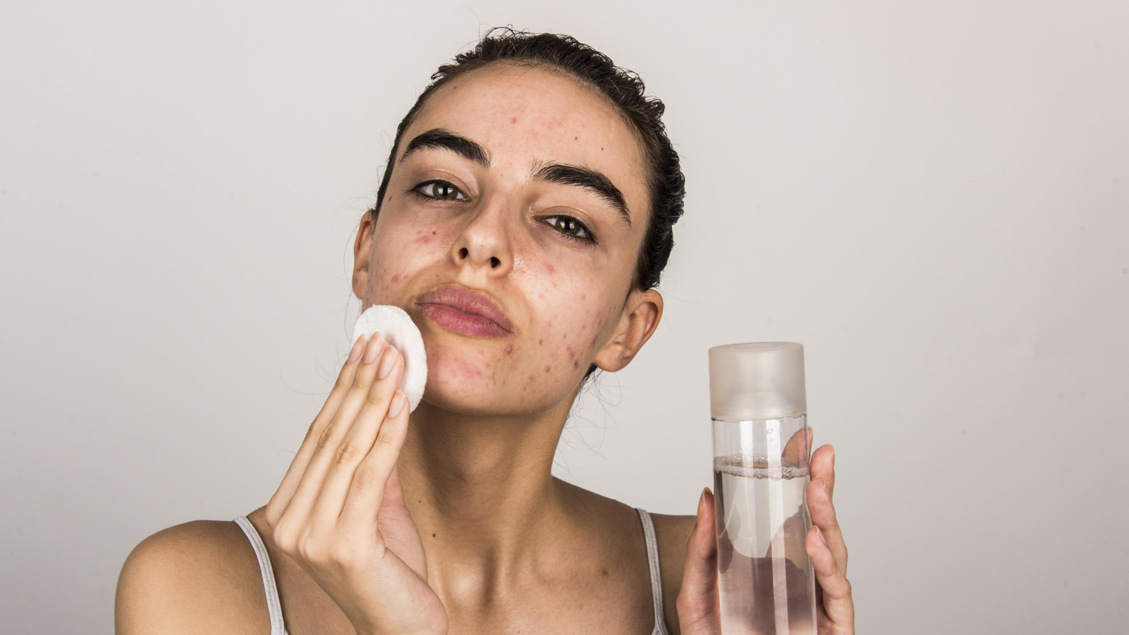 A Daily Skincare Routine For Oily Acne Prone Skin – Minimalist