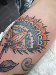 A fanned out traditional style flower. More colour please!