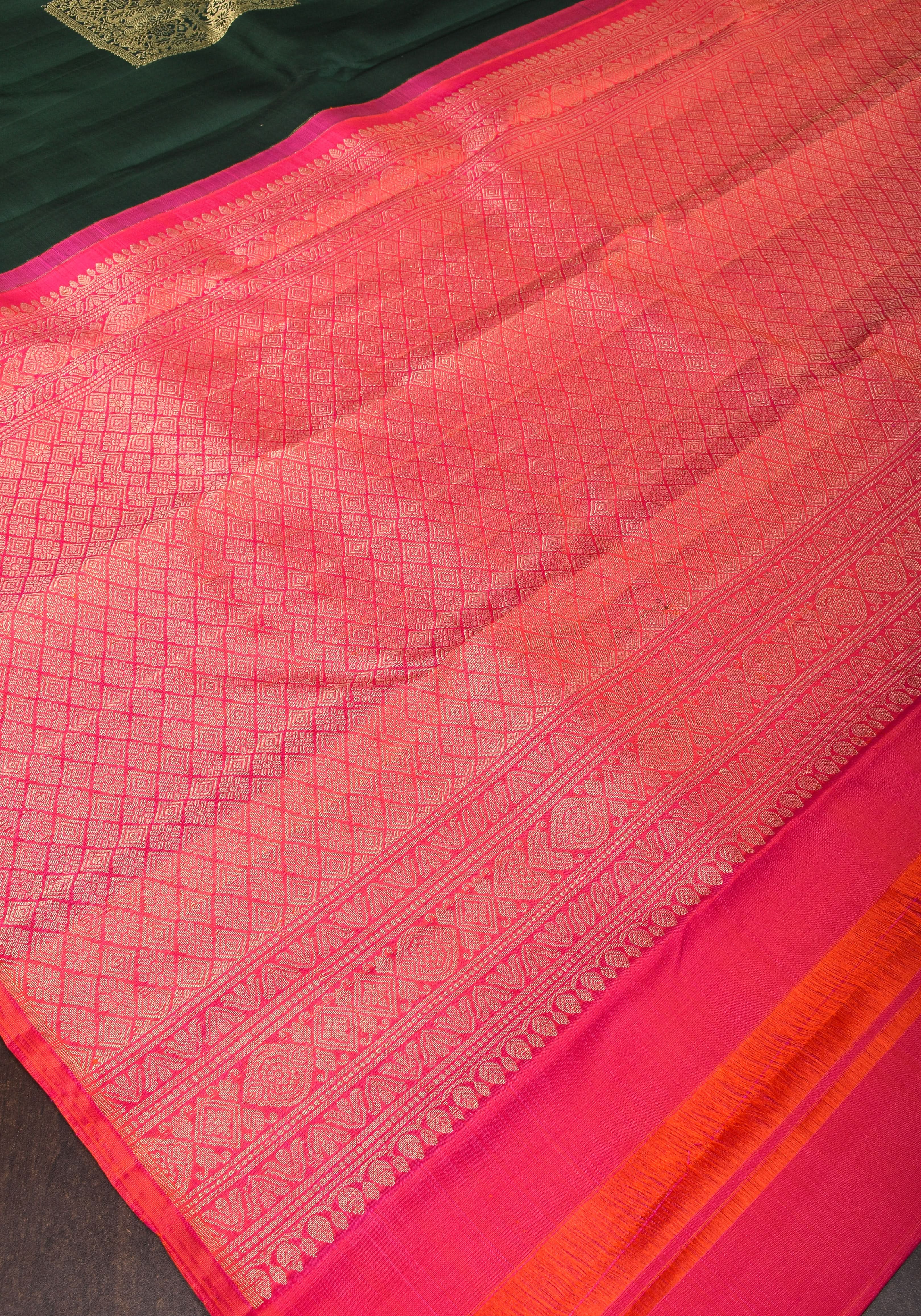 Bottle Green Borderless Kanjivaram Soft Silk Saree with Square Motifs and contrast Pallu| SILK MARK CERTIFIED
