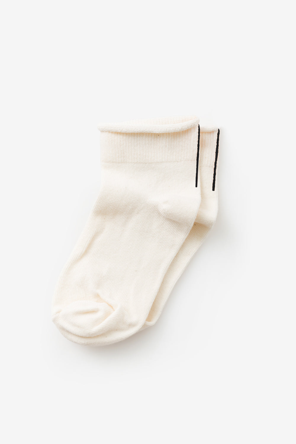 Ankle-length organic cotton socks in natural color with a single black stripe on the back of the ankle.