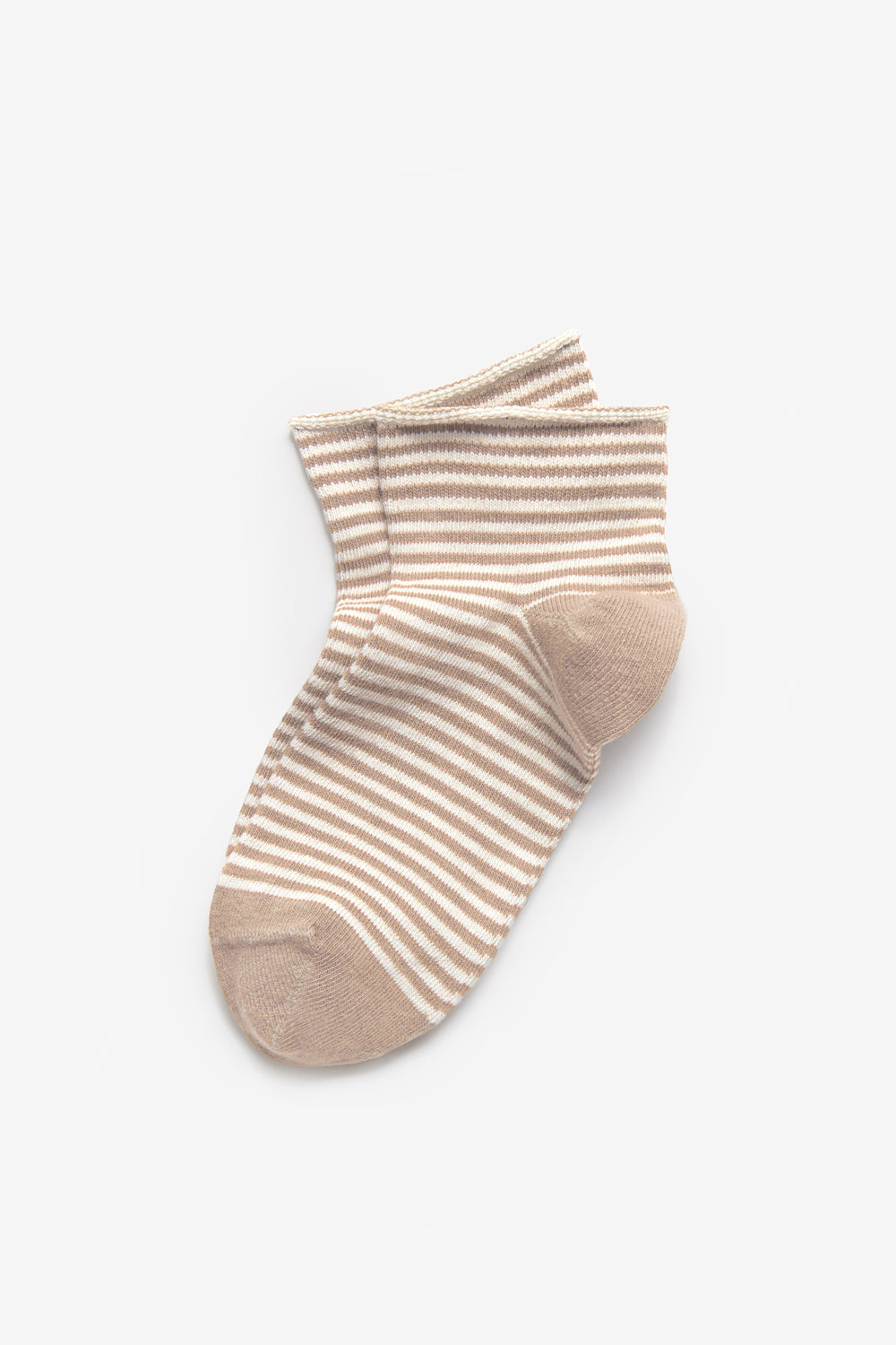 Ankle-length organic cotton socks with natural and vetiver stripes.