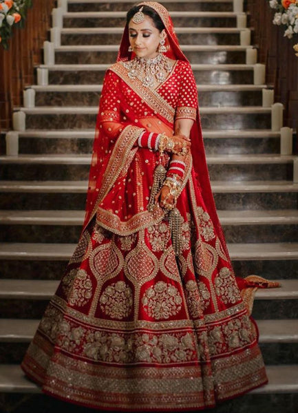 Gorgeous Mumbai Wedding With Bride In Drool-Worthy Outfits! | Golden bridal  lehenga, Lehenga designs, Bridal lehenga