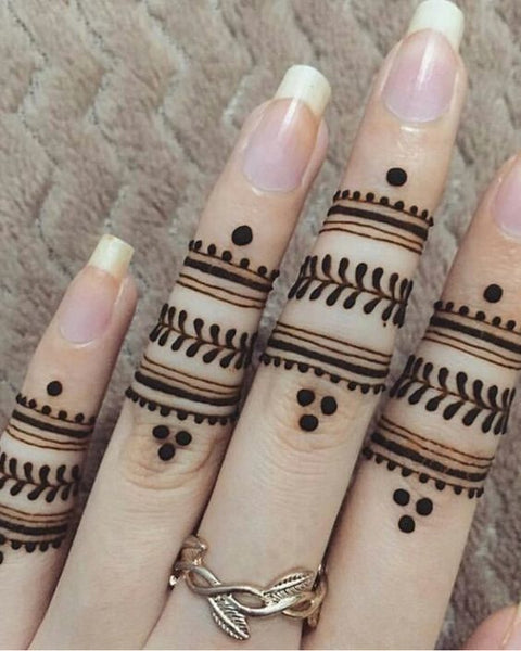 Go Simple At Your Engagement With These Finger Mehndi Designs