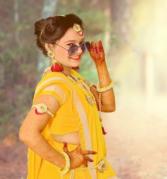 Premium Vector | Marathi woman wearing traditional dress in sitting pose.