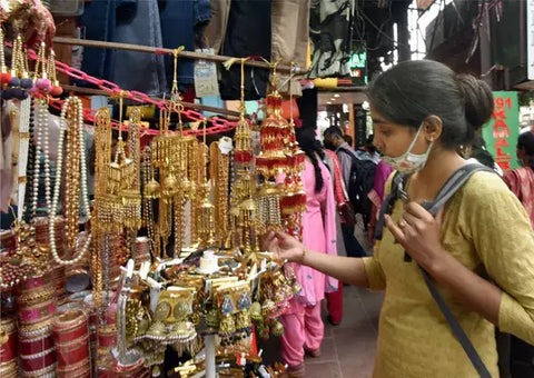 What are the best shops for saris in Chandni Chowk, Delhi? - Quora