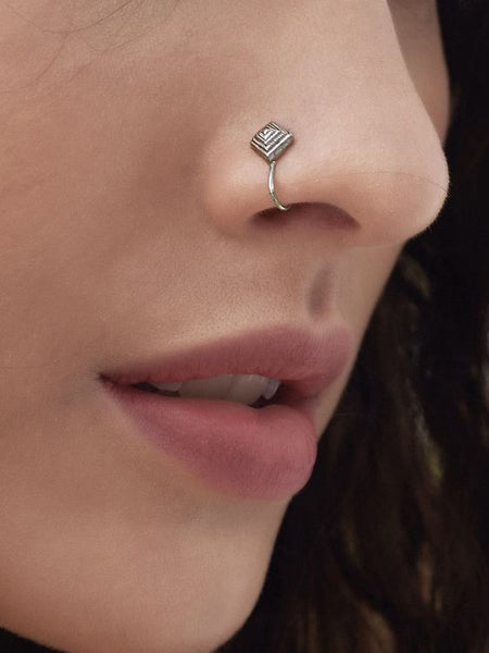 Top 100+ Nose Ring Designs: Adding Elegance to Your Bridal Ensemble