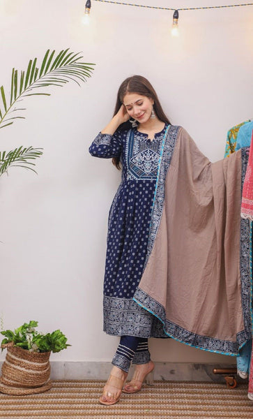 Top 100+ Kurtis with Printed Yoke: Unique and Eye-Catching