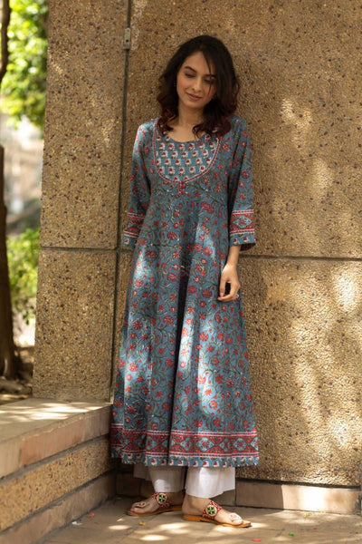 Top 100+ Kurtis with Printed Yoke: Unique and Eye-Catching