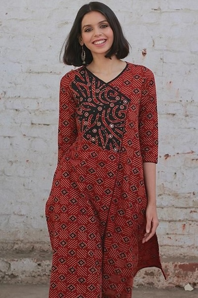 Top 100+ Kurtis with Printed Yoke: Unique and Eye-Catching