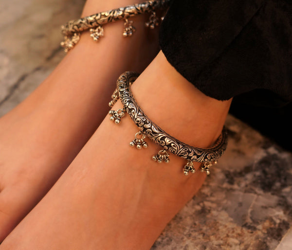 Top 150+ Silver Anklets: Sparkling & Dazzling Jewels