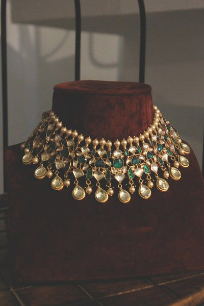 Top 150+ Emerald Necklaces: Luxurious & Sophisticated Jewels